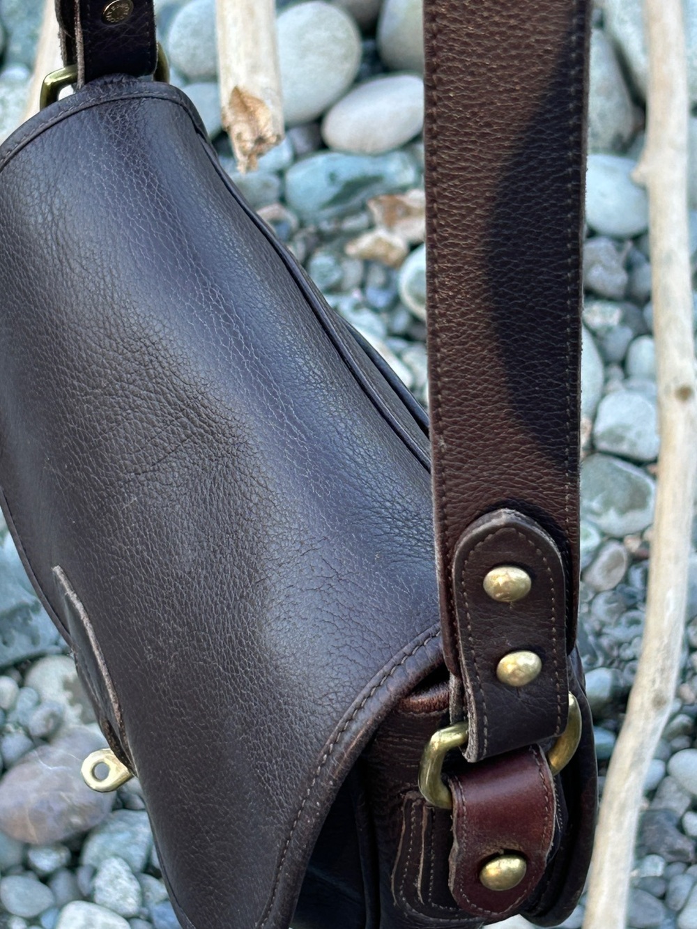 Vintage Dooney & Bourke All-Weather Leather Horseshoe Saddle Bag U115 - Picture 15 of 16